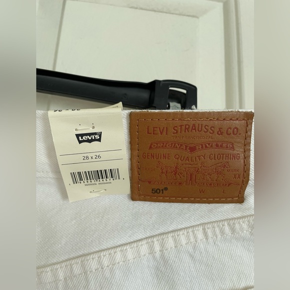 Levi’s 501 white cropped jeans - Picture 4 of 5
